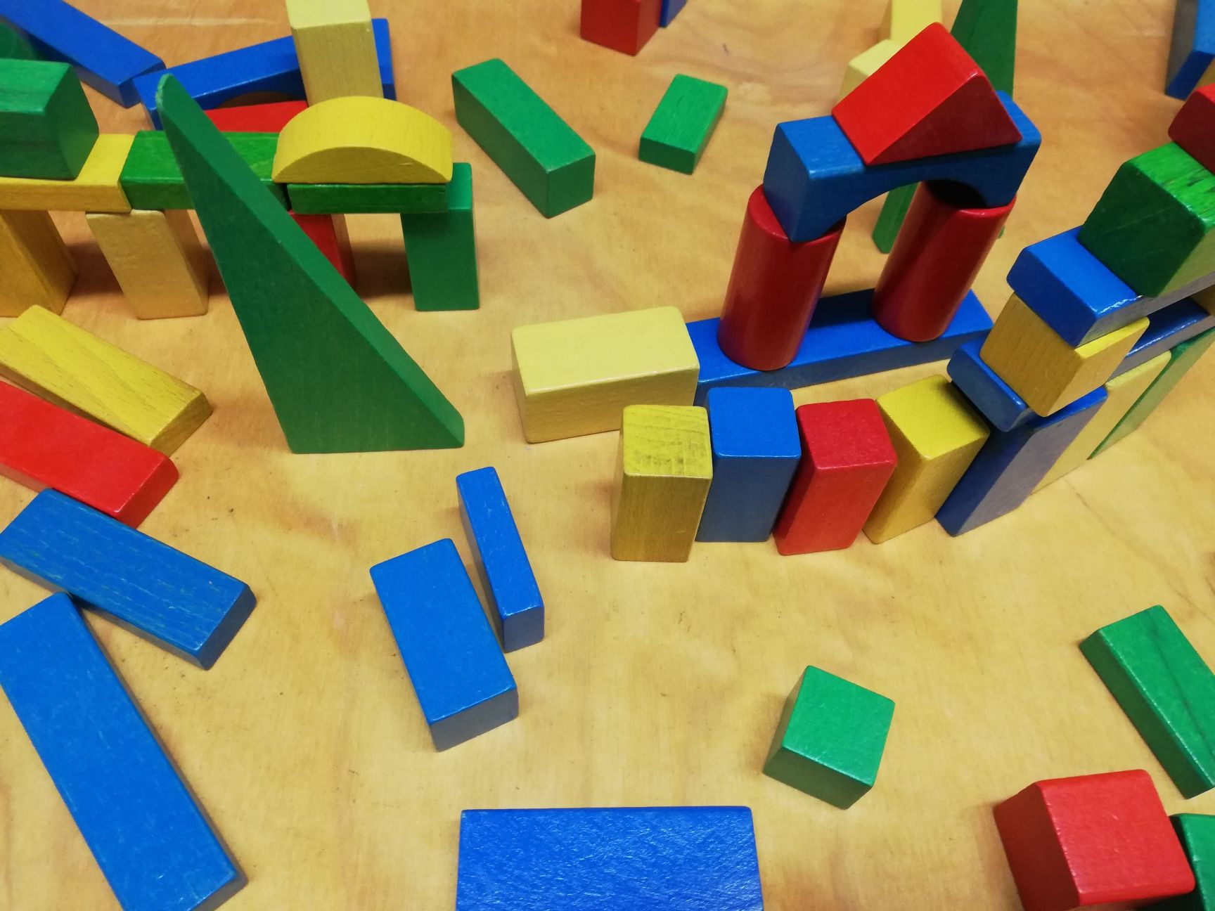 Bunte Bauklötze aus Holz